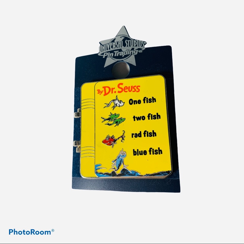 Universal Studios Pin Trading